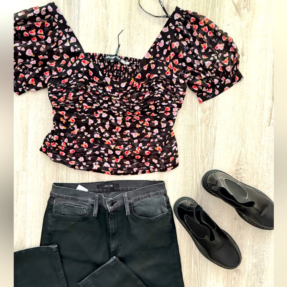 Karl Lagerfeld Paris Floral Print Black Top - Picture 4 of 12